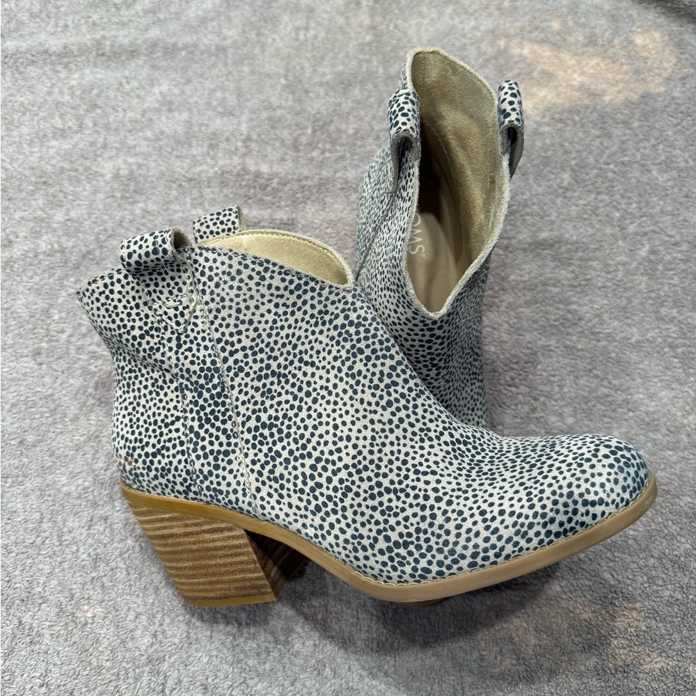 Toms Leather Women's Ankle Boots in Black and White Cheetah Print Size 8